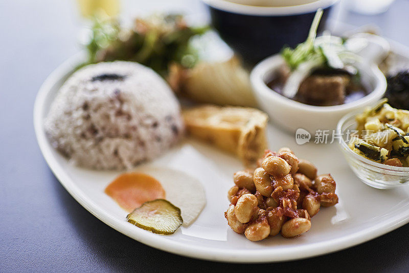 日本一家素食餐厅的午餐盘