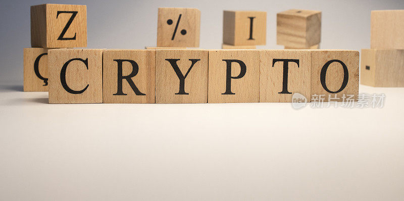 Crypto这个词来自木立方体。背景来自木制字母。