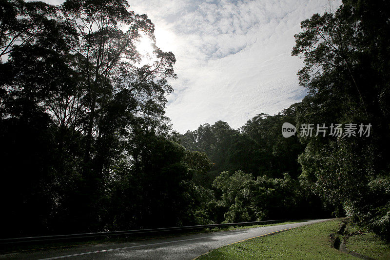 空无一人的道路