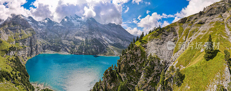 瑞士阿尔卑斯山脉著名的欧斯钦湖全景