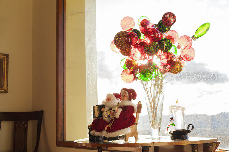 圣诞节装饰的一个房子的客厅