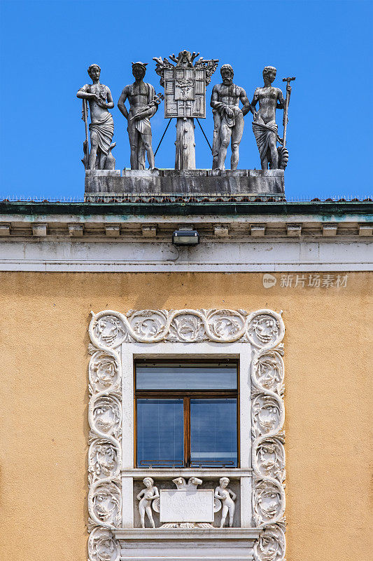 贝洛诺，三名殉道者广场(意大利威尼托)