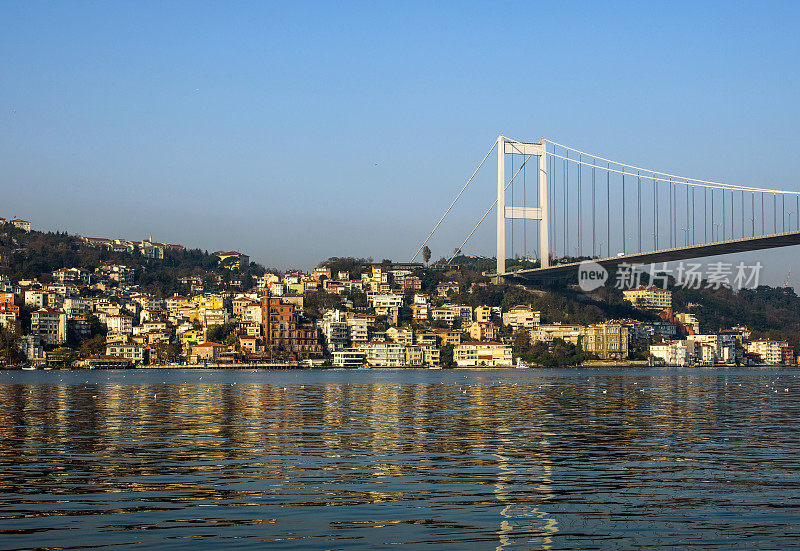 法蒂赫苏丹穆罕穆特桥横跨博斯普鲁斯海峡，土耳其伊斯坦布尔