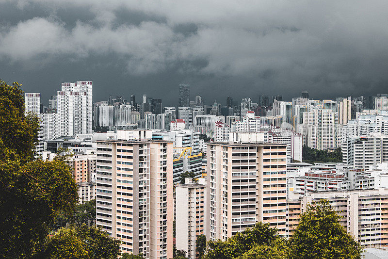 暴风雨来临前