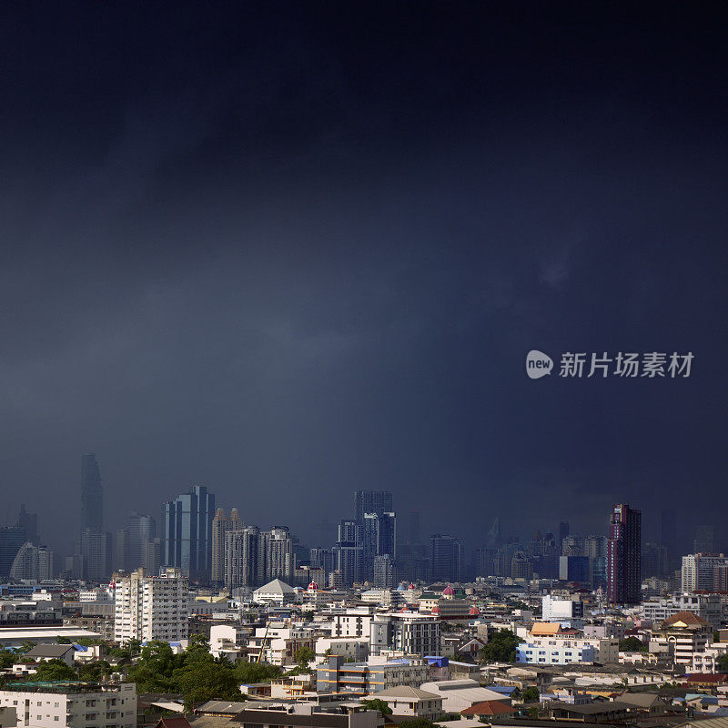 热带风暴期间曼谷的城市景观