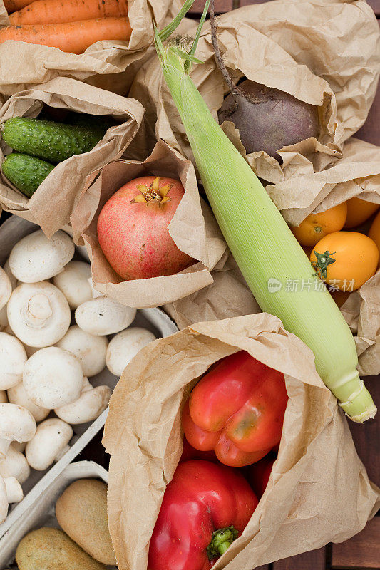 新鲜市场送货，水果和蔬菜