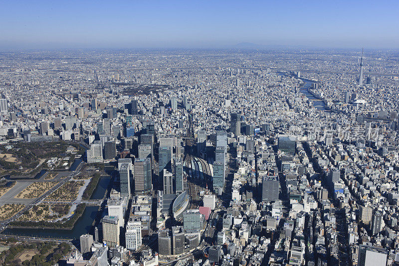 从东京千代田天空树区上野南侧拍摄的东京站航拍