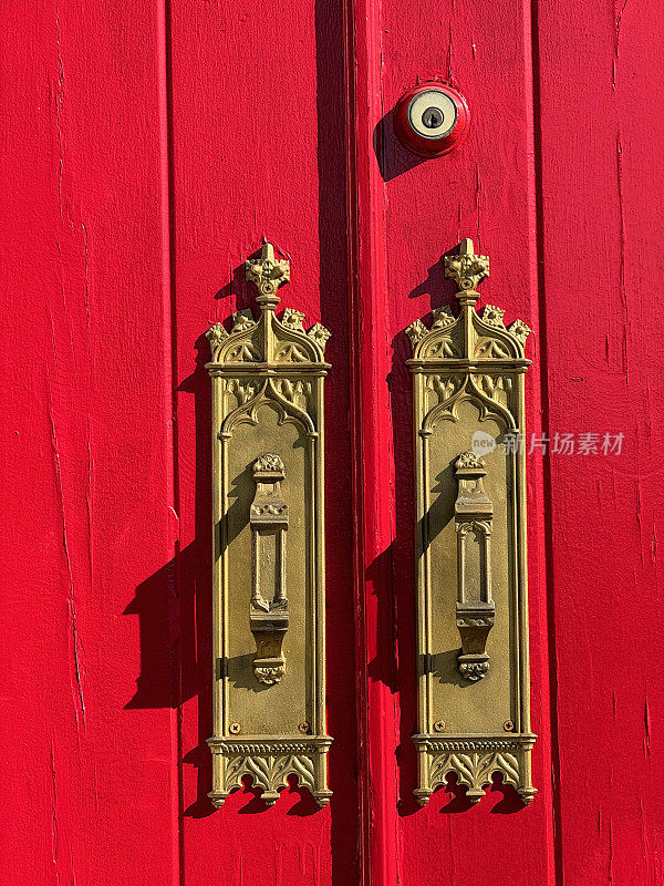 教堂的红门