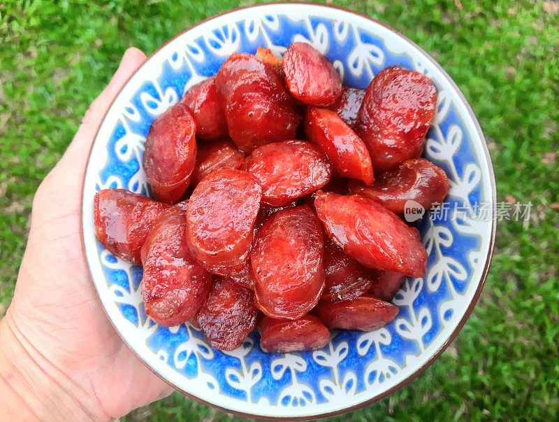 油炸腊肠——食品制作。