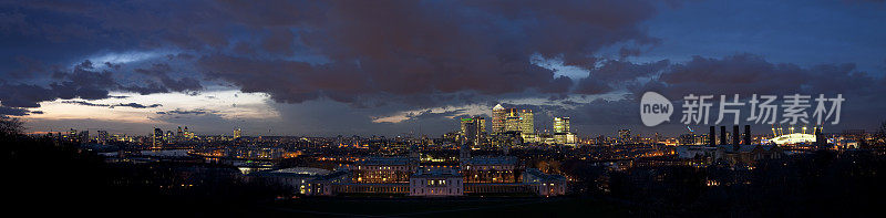 金丝雀码头和伦敦城的夜景