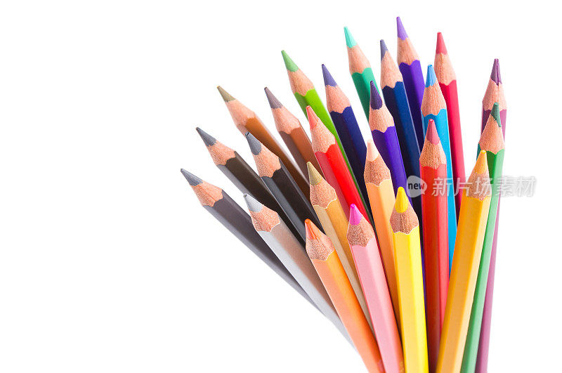 近距离彩色铅笔孤立在白色。