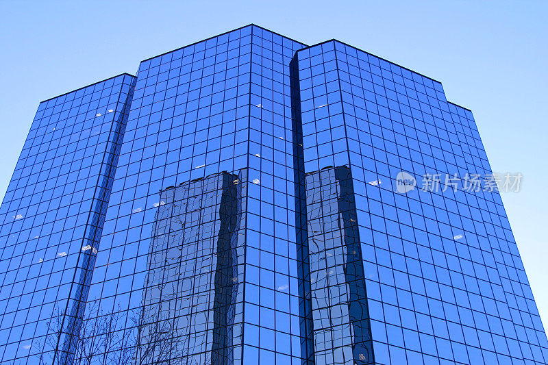 蓝色玻璃建筑