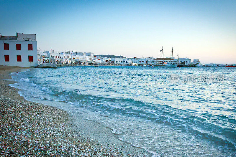 米科诺斯镇海滩希腊岛-希腊。