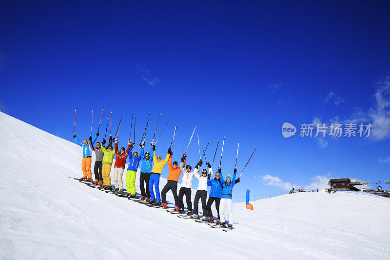 滑雪俱乐部学校滑雪旅行丰富多彩的滑雪者团体