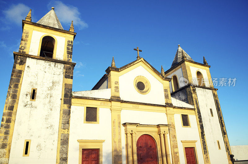风化的殖民教堂明亮的天空日落Olinda巴西