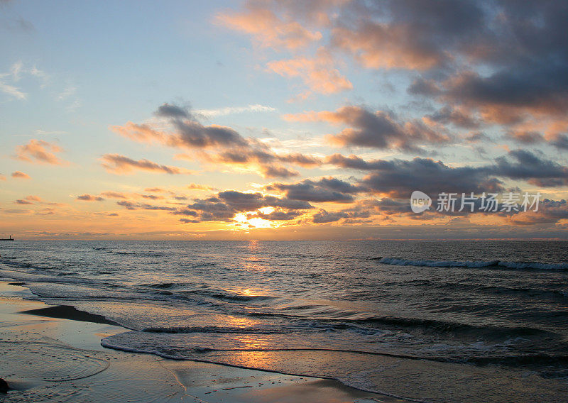 海上美妙的日落