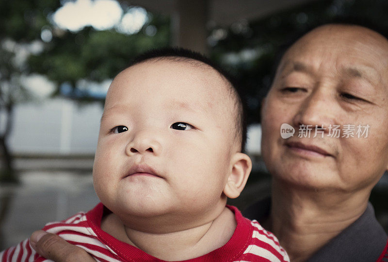 爷爷和孙子快乐