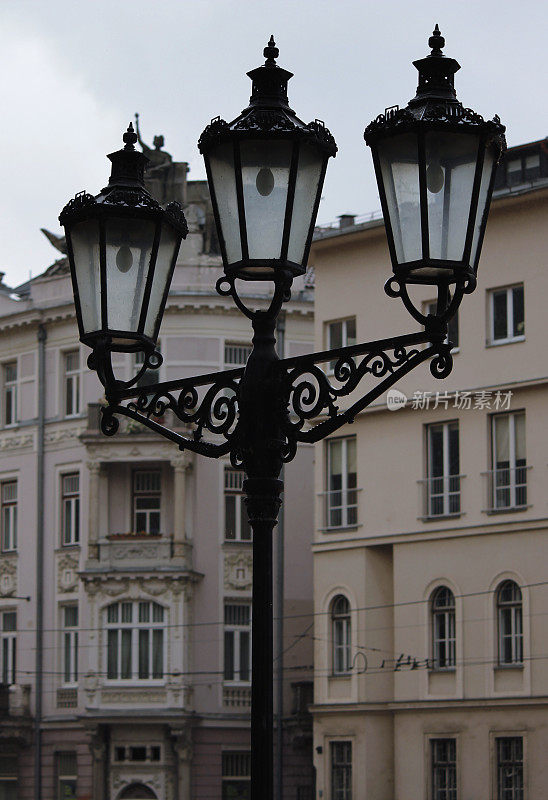 萨拉热窝的老城区和复古街灯