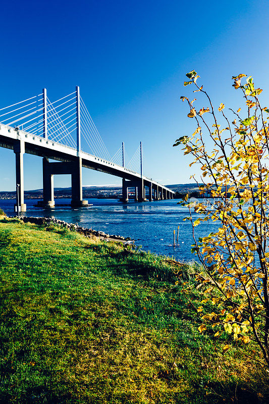 苏格兰因弗内斯的凯索克桥，秋天