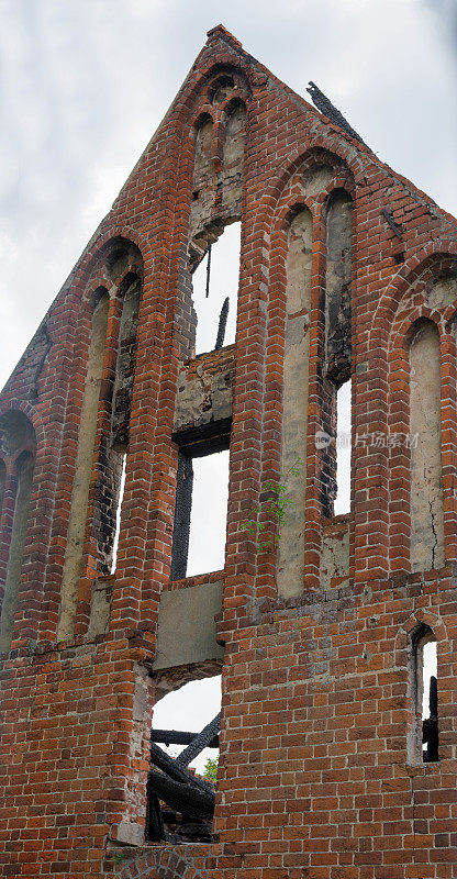 一个被烧毁的修道院的正面-德国的Himmelpfort