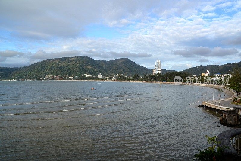 巴东海滩全景，普吉岛，泰国