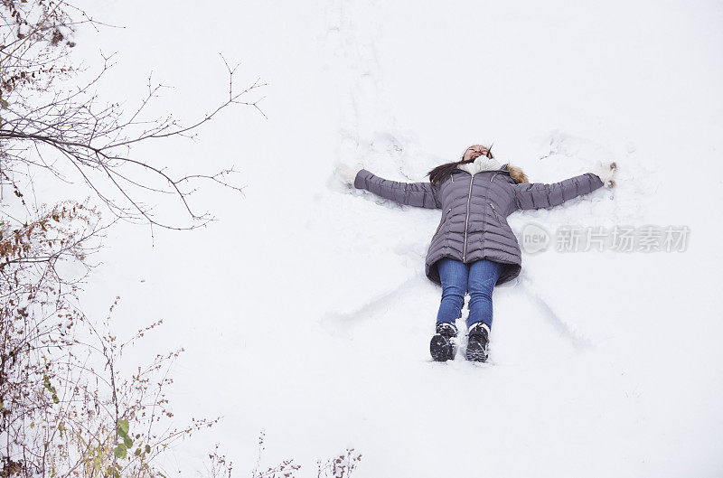 你可以铲雪，也可以做雪天使