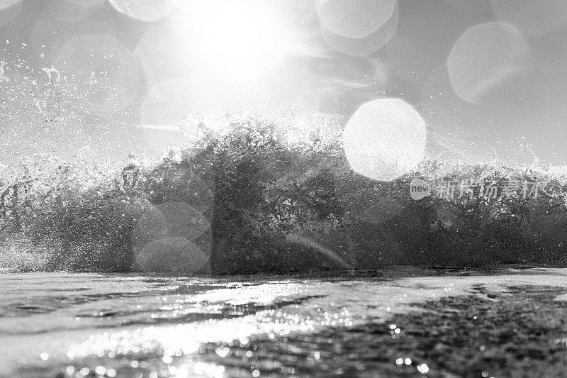 黑与白的小Fistral海滩，纽基的秋天阳光