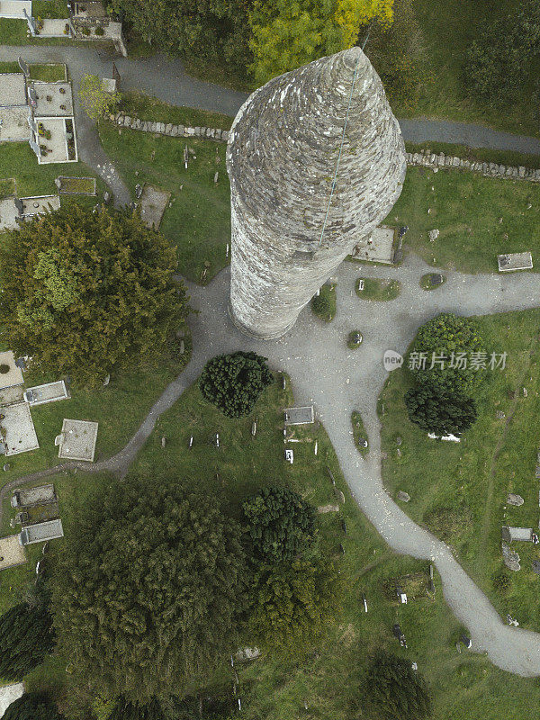 圣凯文塔鸟瞰图，格兰达洛，威克洛，爱尔兰。