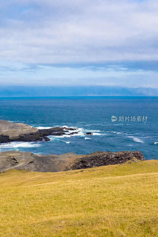 维斯特曼岛(Vestmannaeyjar)的乡村风景，冰岛