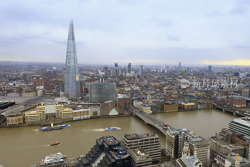 鸟瞰图的伦敦与碎片和泰晤士河