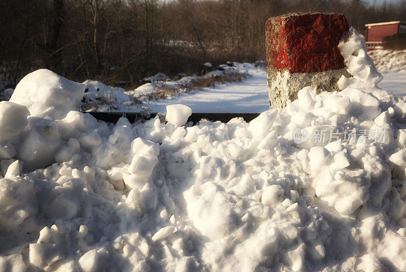 雪后的博恩霍姆路边