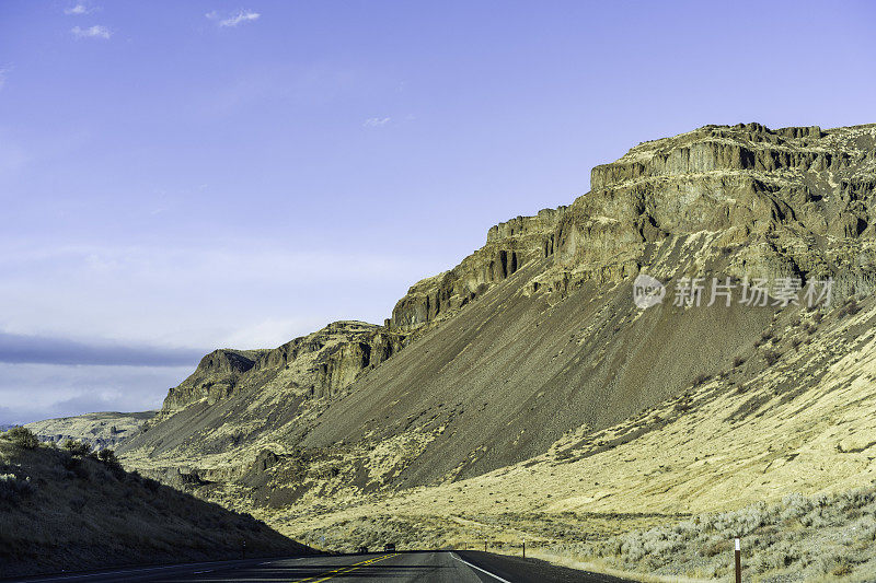 岩石沙漠悬崖和山脉