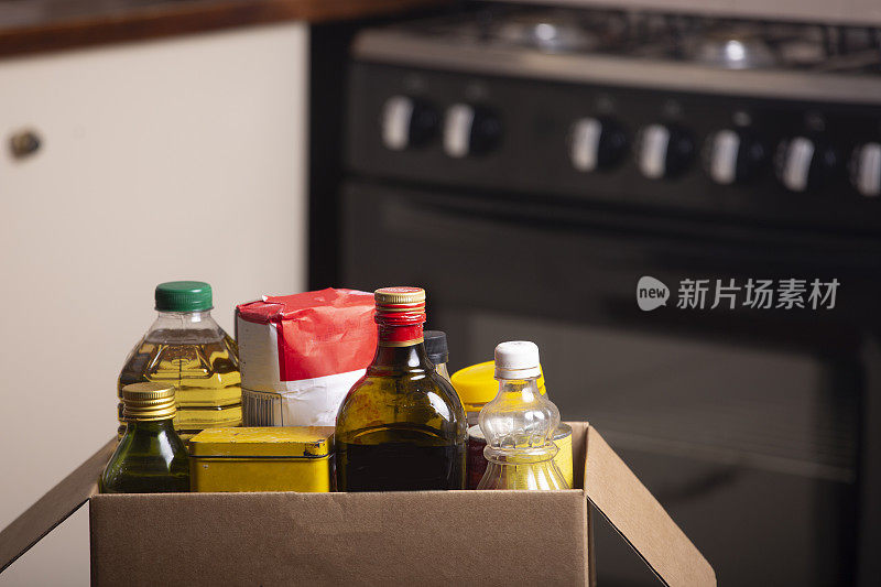 装满烹饪原料的盒子