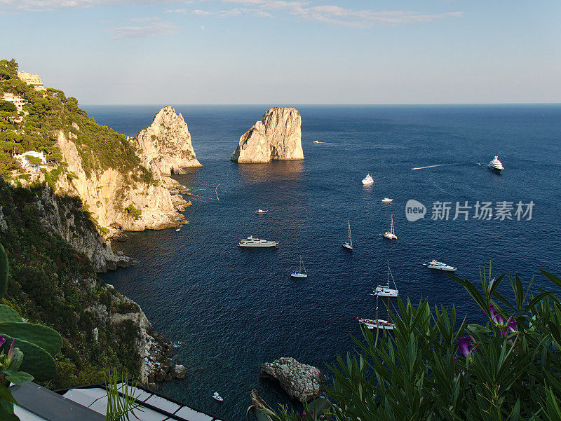 位于卡普里岛的地中海海湾