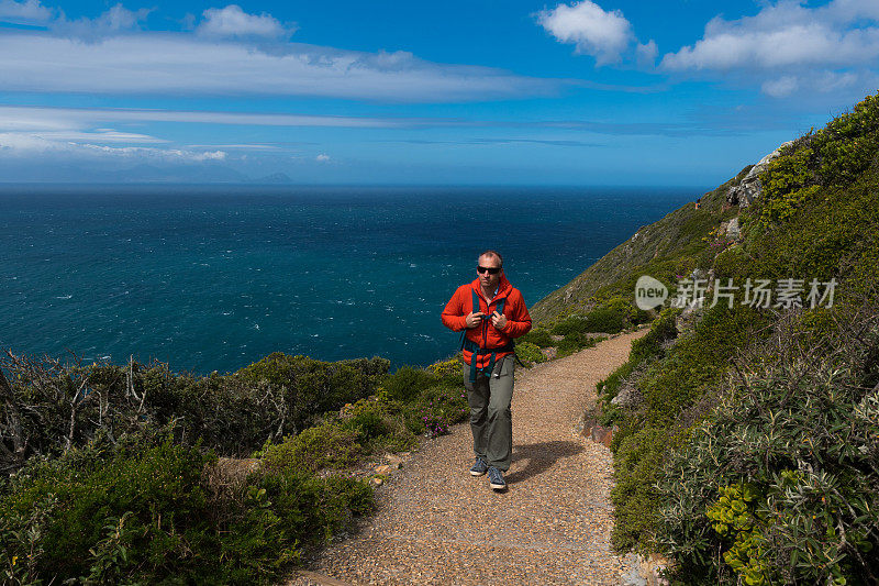 在南非开普敦附近美丽的海角岬徒步旅行