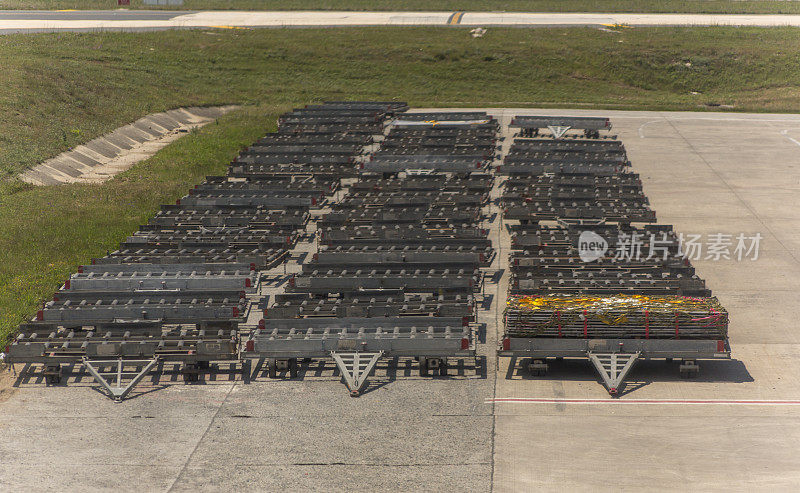 土耳其伊斯坦布尔阿塔图尔克机场跑道上的空交通工具