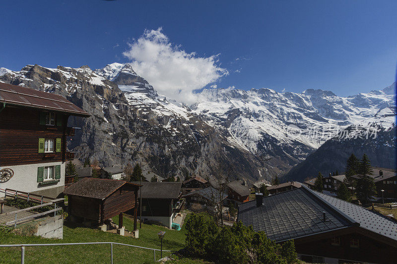 环境和山谷因特拉肯，瑞士。