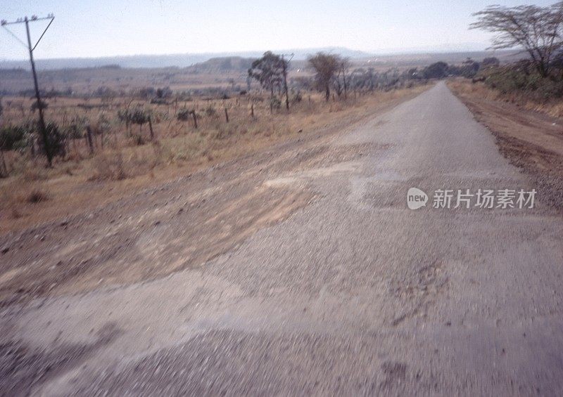 复古荒凉的乡村路