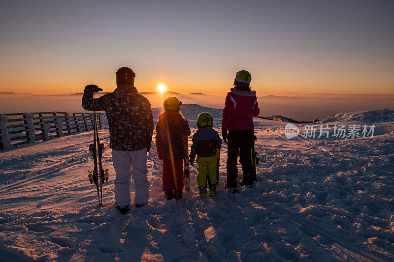 家庭滑雪度假