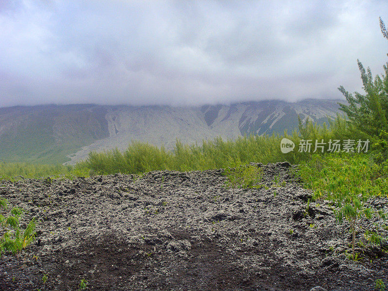 1986年，留尼汪岛火山口