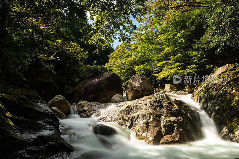 原始山溪长时间暴露