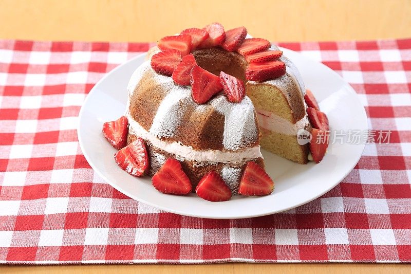 草莓磅蛋糕