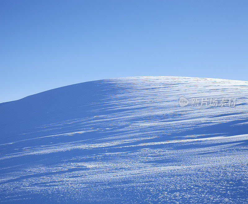 的雪山