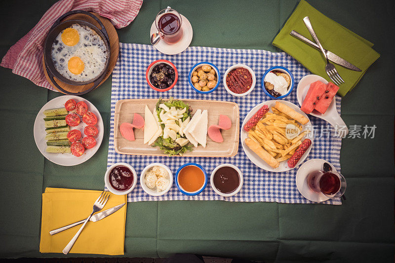 平铺土耳其早餐桌