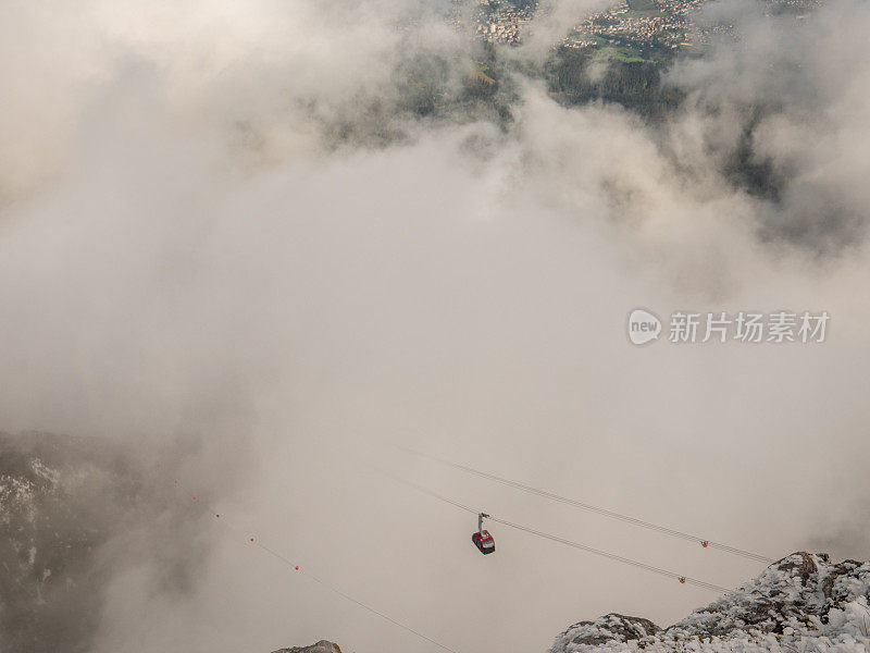 空中缆车在云端