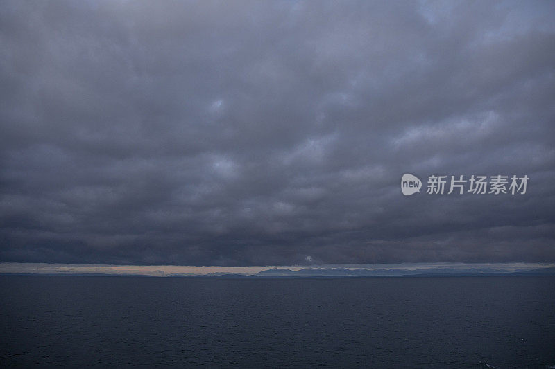 日出时太平洋的风景