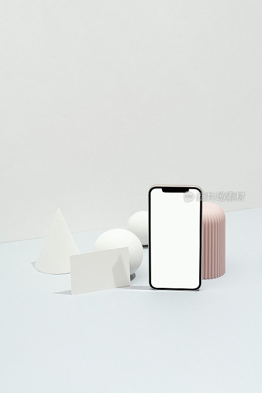 空白白色名片和智能手机样机，模板与几何对象