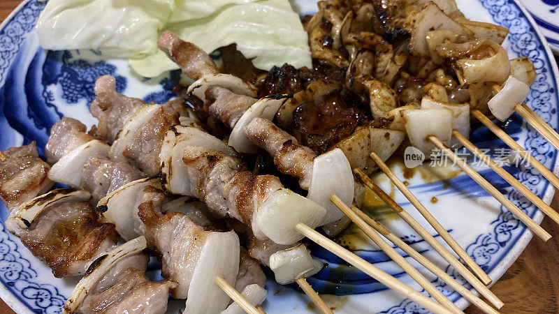 烤鸡肉串在日本