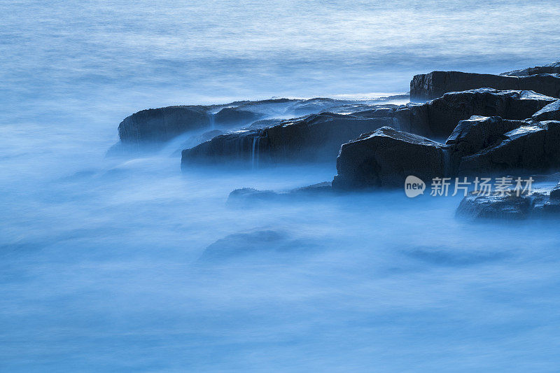 学校半岛的岩石海岸