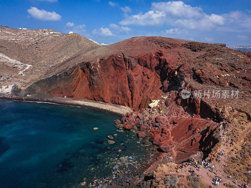 希腊圣托里尼岛红海滩的鸟瞰图